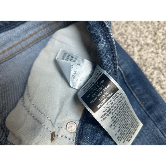 Signature Levi Strauss Medium Wash Cuffed Mid-Rise Capri Jeans Sz 6 - Picture 9 of 11